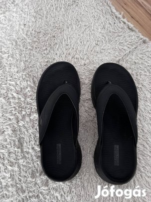 Eladó Skechers férfi papucs 44 méretben 