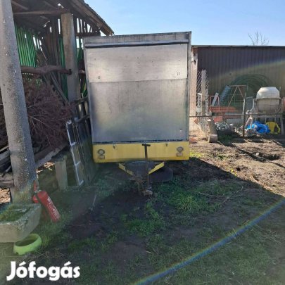 Eladó Skiff egytengelyes utánfutó zárható felépítménnyel