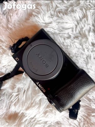 Eladó Sony A6400 objektiv nélkül