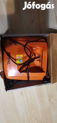 Eladó Stihl töltő. 