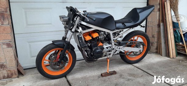 Eladó Suzuki Gsx-R 400 Alkatrészei, akár egyben is