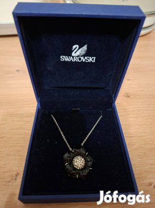 Eladó Swarovski nyaklánc, virág medállal