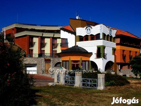 Eladó Szálloda, Pécs