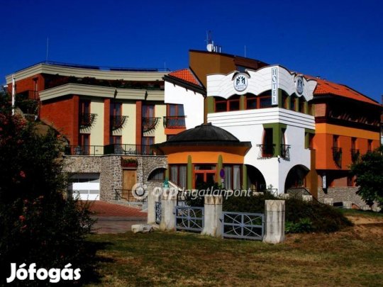 Eladó Szálloda, Pécs