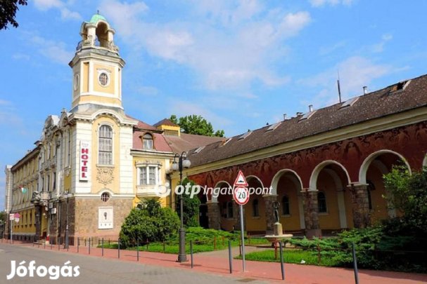 Eladó Szálloda, Szolnok