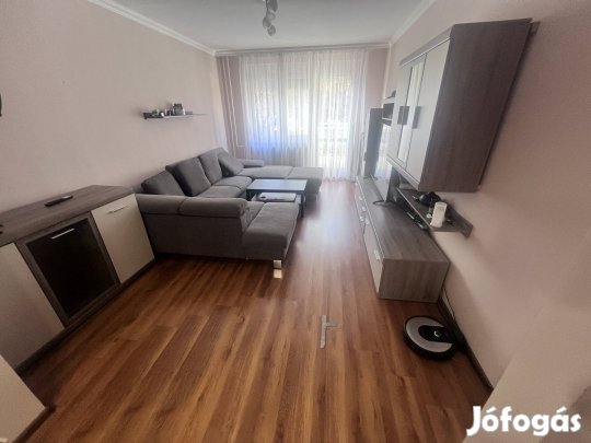 Eladó Székesfehérvár belvárosában, egy földszinti lakás!