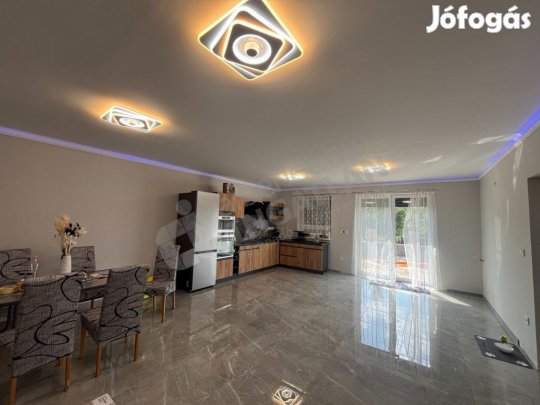 Eladó Szigetszentmártonban 4 szobás, újépítésű ikerház