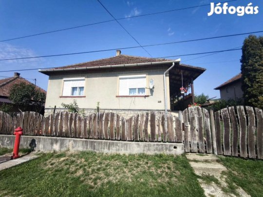 Eladó Szinben egy 75 m alapterületű 2 szobás szép állapotú családi