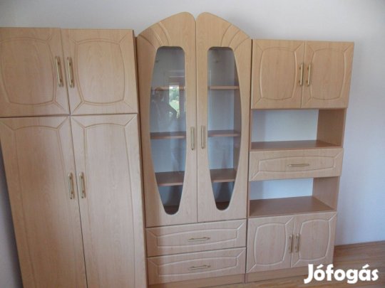 Eladó Szoba Bútor