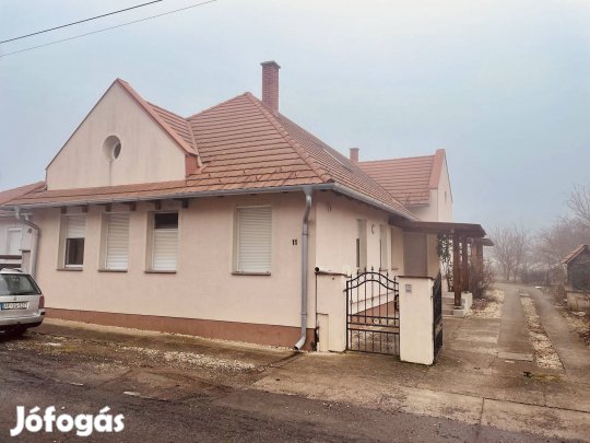 Eladó Táplánszentkereszten 184 nm családi ház
