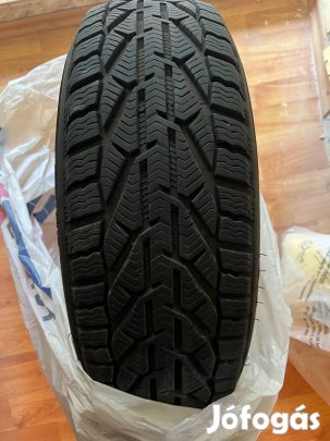 Eladó Taurus téligumi 195/65 R15