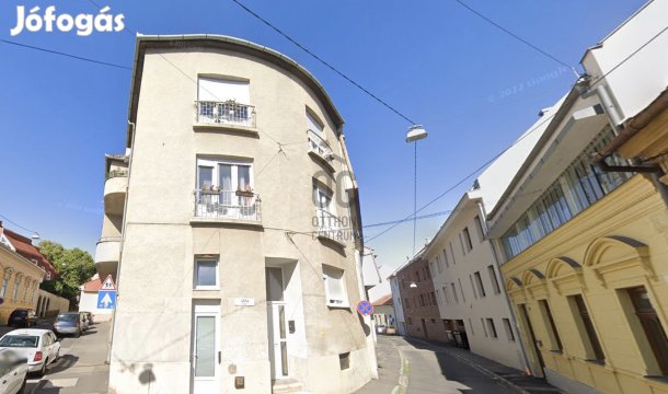 Eladó Tégla Lakás Pécs Történelmi Belvárosában