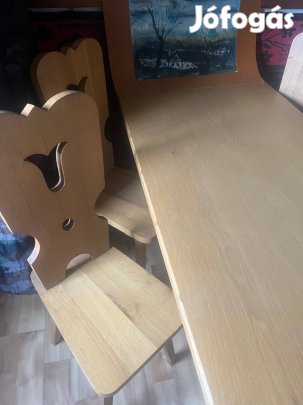 Eladó Tölgy 6 db tulipános szék asztallal, tálalóval