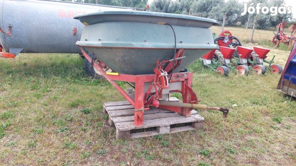 Eladó Trioliet műtrágyaszóró jó állapotban