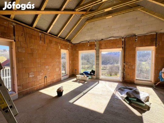 Eladó ÚJÉPÍTÉSŰ családi ház Magyarsarlóson