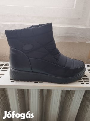 Eladó Új 40-es bélelt bakancs