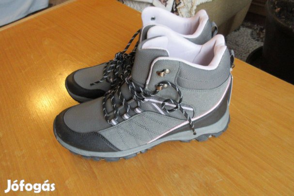 Eladó Új Férfi 42-es magas szárú cipő