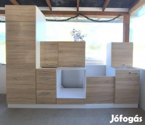 Eladó Új bemutatódarab 2,7m fehér konyhabútor sonomatölgy fronttal