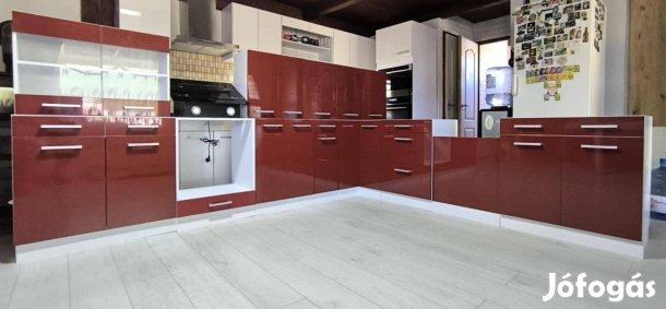 Eladó Új bemutatódarab 3x2,8 fehérsarok konyhabútor fényesbordó front