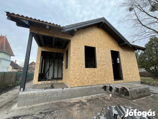 Eladó Új építésű Családi házak Balatonfenyvesen!