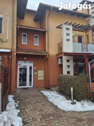 Eladó Üllön Újszerü Téglalakás !!