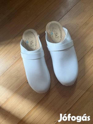 Eladó Unisex fehér 41 méretű svéd Lottas klumpa