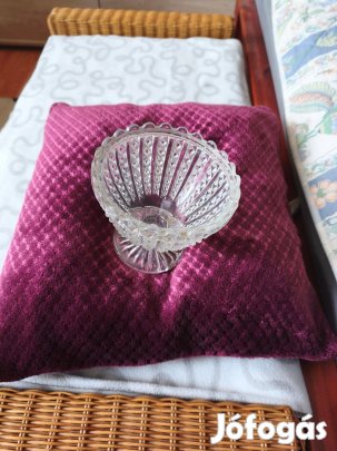 Eladó Üvegkehely !