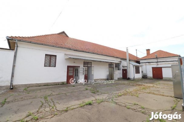 Eladó Üzem, Orosháza