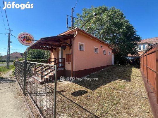 Eladó Üzlethelyiség, Berettyóújfalu