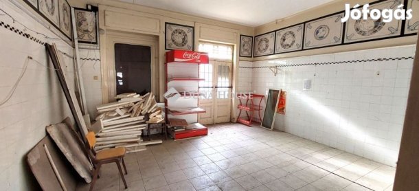 Eladó Üzlethelyiség, Csepreg