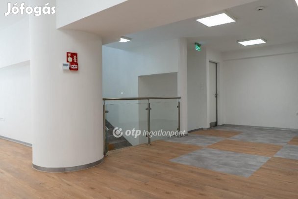 Eladó Üzlethelyiség, Debrecen