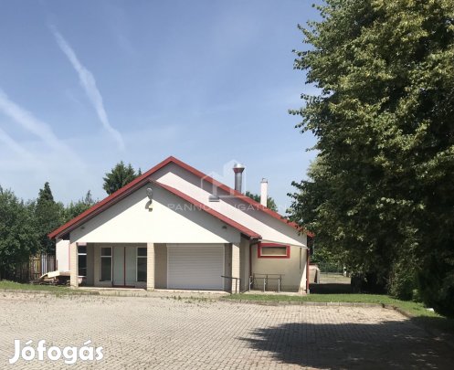 Eladó Üzlethelyiség, Devecser 130.000.000 Ft