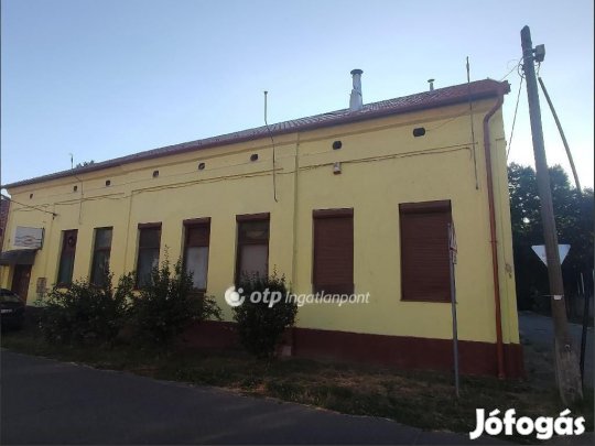 Eladó Üzlethelyiség, Hajdúdorog