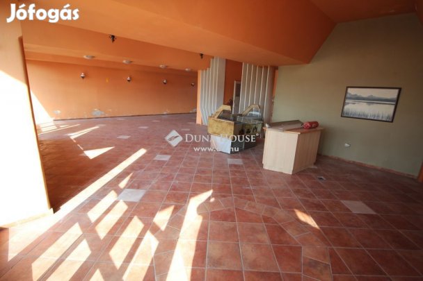 Eladó Üzlethelyiség, Kecskemét