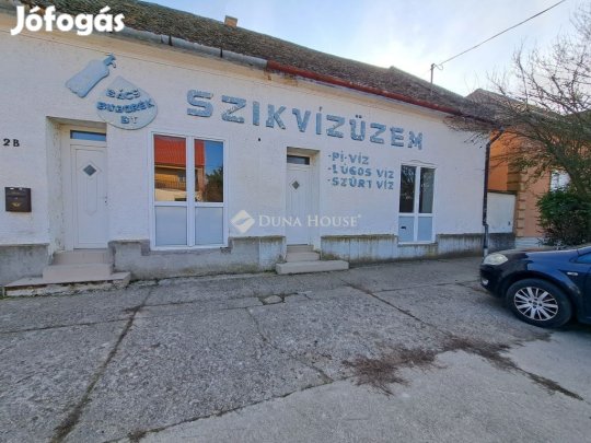 Eladó Üzlethelyiség, Nagybaracska