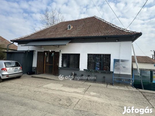 Eladó Üzlethelyiség, Poroszló