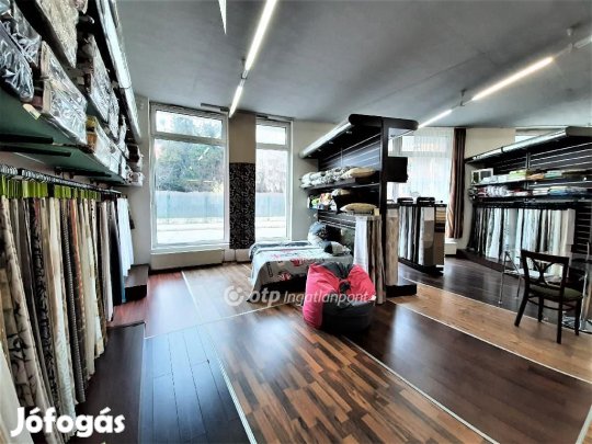 Eladó Üzlethelyiség, Siófok