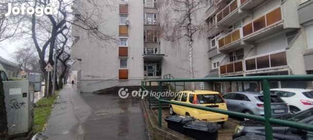 Eladó Üzlethelyiség, Szekszárd