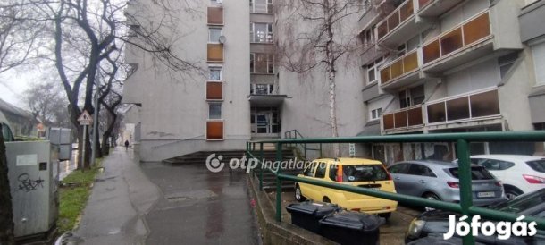 Eladó Üzlethelyiség, Szekszárd