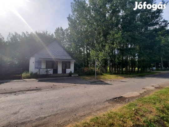 Eladó Üzlethelyiség, Taktakenéz 3.500.000 Ft