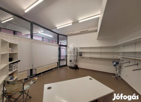 Eladó Üzlethelyiség, Veszprém 28.900.000 Ft
