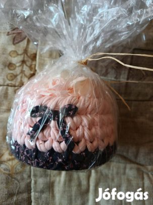 Eladó.Vadonat új.Kézzel horgolt