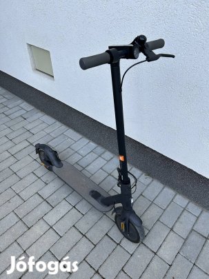 Eladó Xiaomi Mi Electric Scooter Essential elektromos roller fekete