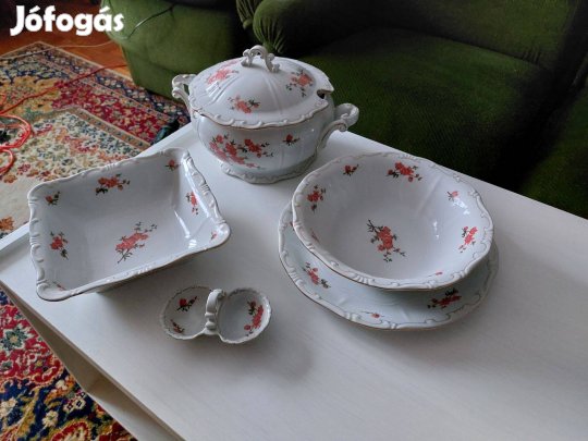 Eladó Zsolnay leveses készlet