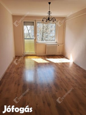 Eladó  53 nm-es 2 szoba hallos lakás rendezett társasházban Bánhidán!