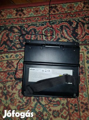 Eladó "Fuss" DVD lejátszó tartozékaival