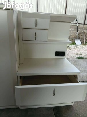 Eladó: Praktikus Fehér Komód / TV-állvány Extrákkal!