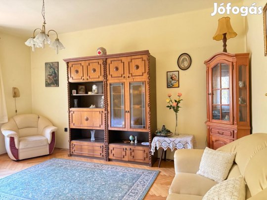 Eladó - XV. kerület, 35 nm, 1 szobás földszinti, világos lakás