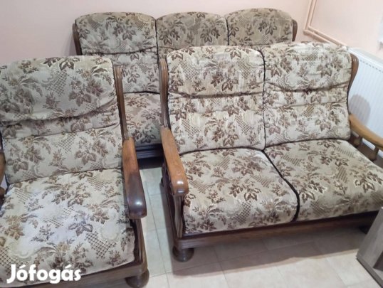 Eladó , használt ülőgarnitúra kis hibával.Nem tudom szállitani