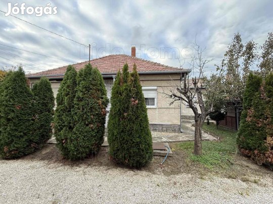 Eladó "békebeli" CSALÁDI HÁZ Balatonszentgyörgyön.